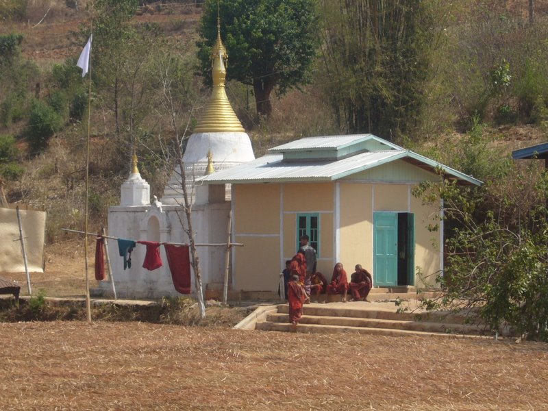 Travel - Myanmar - Kalaw Shan - Monks Enter The Monastery